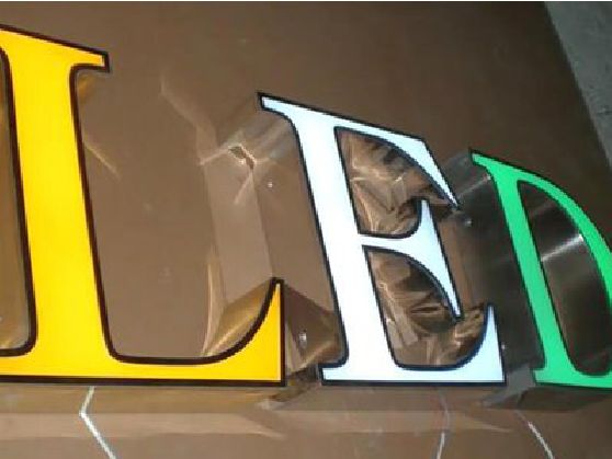 临泉介绍LED招牌的基础知识。