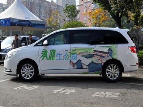 临泉户外车贴喷绘如何保持效果?