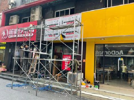 临泉制作广告招牌如何避免它发黄？